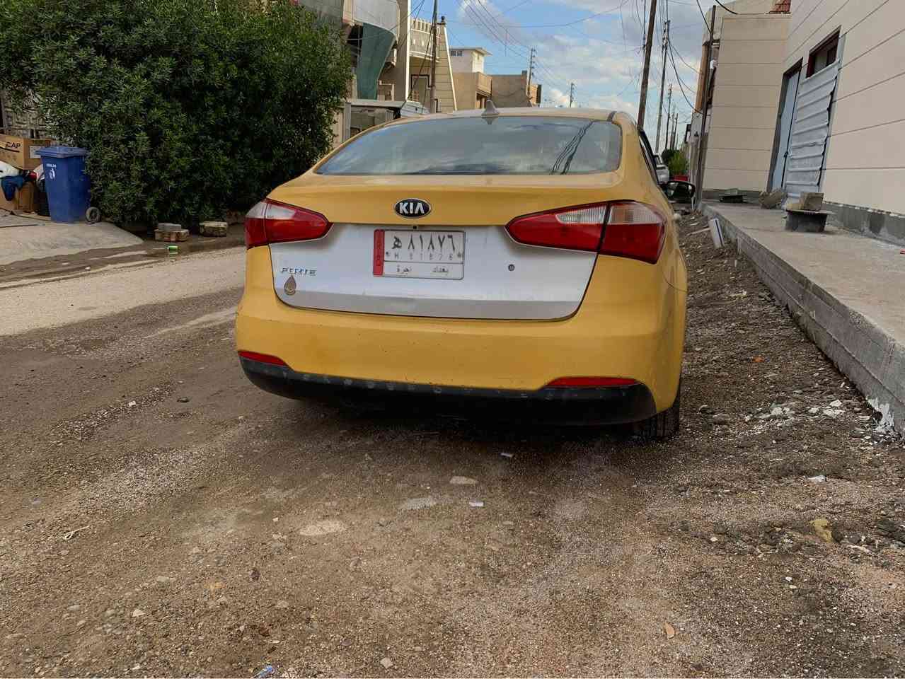 السلام عليكم 
كيا فورتي 2015 رقم بغداد بسمي 
محرك 1800 دوش كير اوتماتيك شاشة كامرة دوشمة تحكمات ستيرن جهتين سنتر لوك ريمونت
تبريد كهربائيات كلها شغالة صدر تايرات 
السيارة حادثها موضح جاملغ فقط باقي السيارة بدون ضرر ماشية 138 ميل 
السعر 100 وبيها مجال 
مكاني بغداد 
استفسار اكثر : *********** بغداد, العراق
