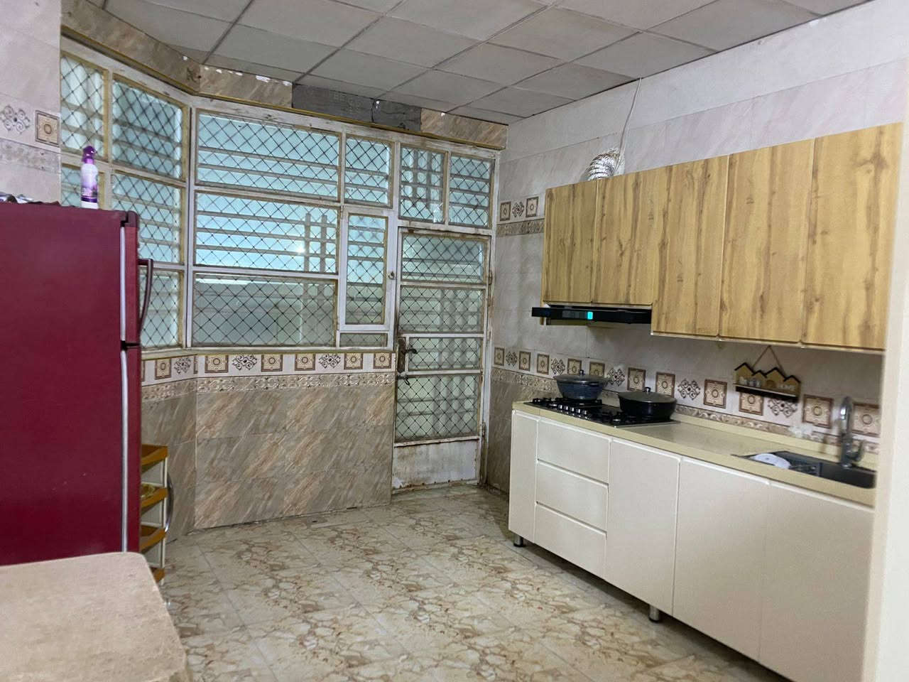 مكلف بالنشر... دار طابو صرف حي الناصرية بالقرب من اعدادية كوثى للبنات مساحة٢٦٠ متر واجهية١٣ نزال ٢٠ السعر الاتصال على صاحب الدار  ***********.       مطلوب إسكان  حسب الاتفاق يكون التسديد. تفاصيل البيت ٣ غرف نوم و مطبخ وصاله وصحيات داخلية وخارجية و صالة ومضيف. البيت جاهز
