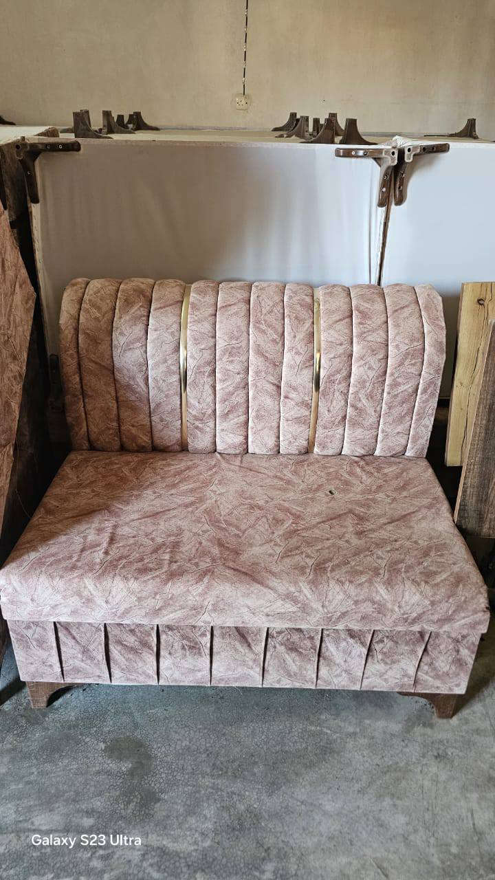 مكلف بنشر 
قنفات للبيع السعر 900
العدد 20 قنفه 
نضيفات مستخدمات شي قليل 
يرهمن بيت يرهمن كوفي مطعم 
***********
