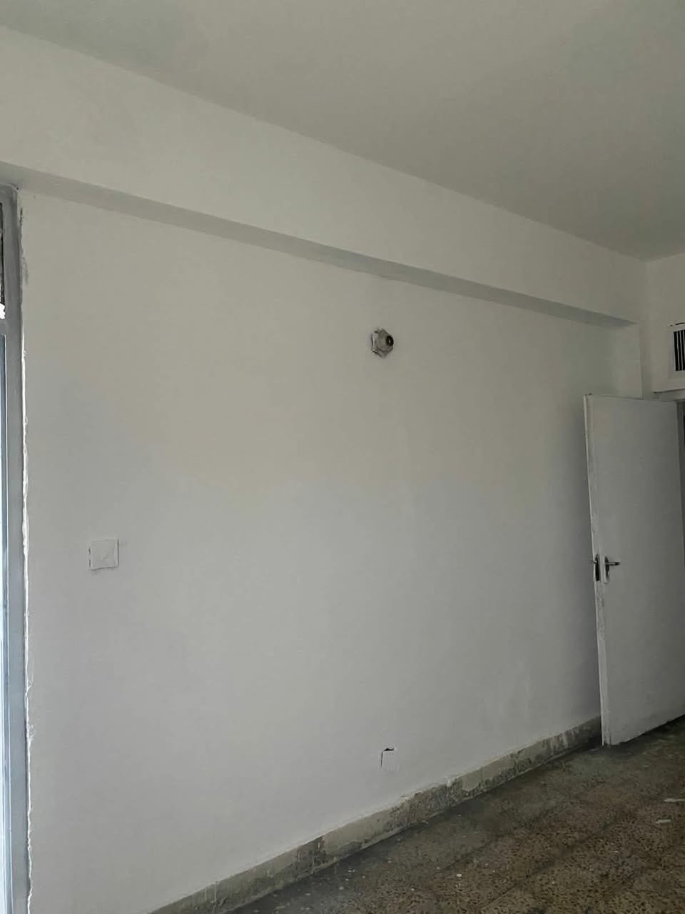 شقه بلعصافير للبيع بلعمارات القديمة عمارة 25 الطابق الثاني كلش نضيفة جهازه السكن لاستفسار رقم الهاتف ***********
