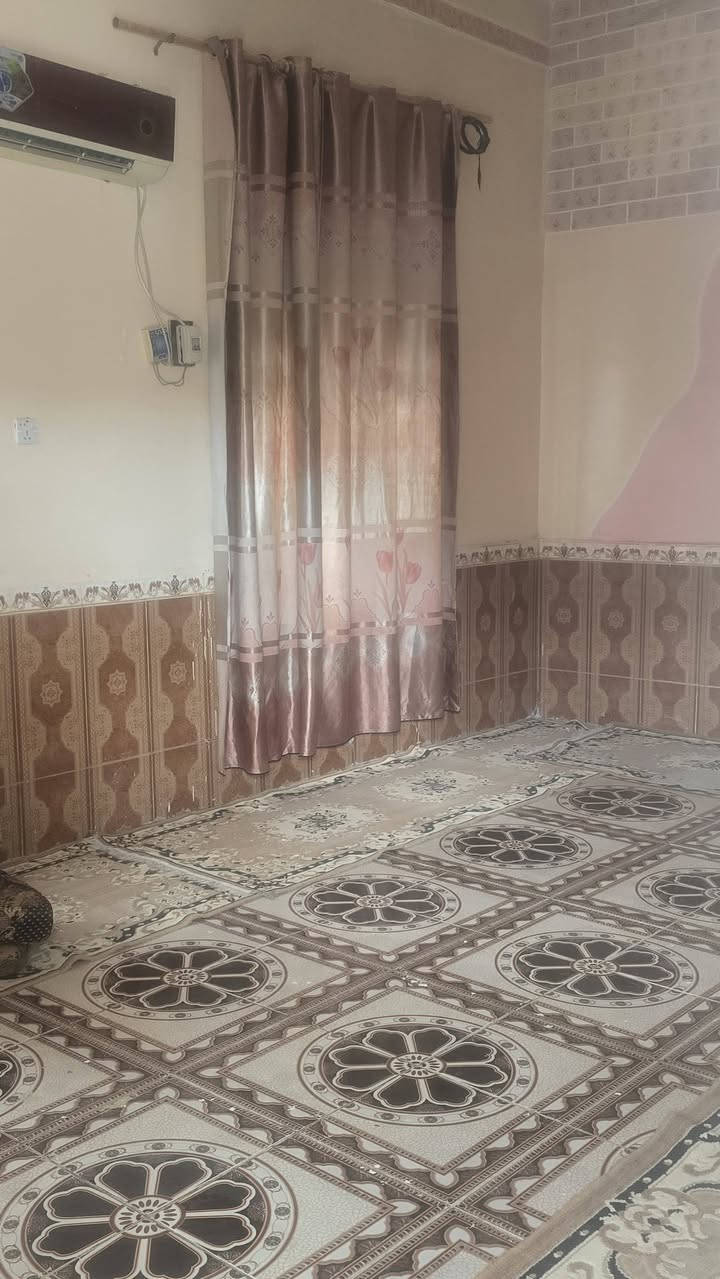 #بيت_____للبيع
المساحة 500 متر ....
يتكون من خمسة غرف وبراني وصاله ومطبخ وصحيات 
المكان الصبية اميلحه مقابيل بيت قائد لزام 
الاستفسار الاتصال على الرقم 
***********
