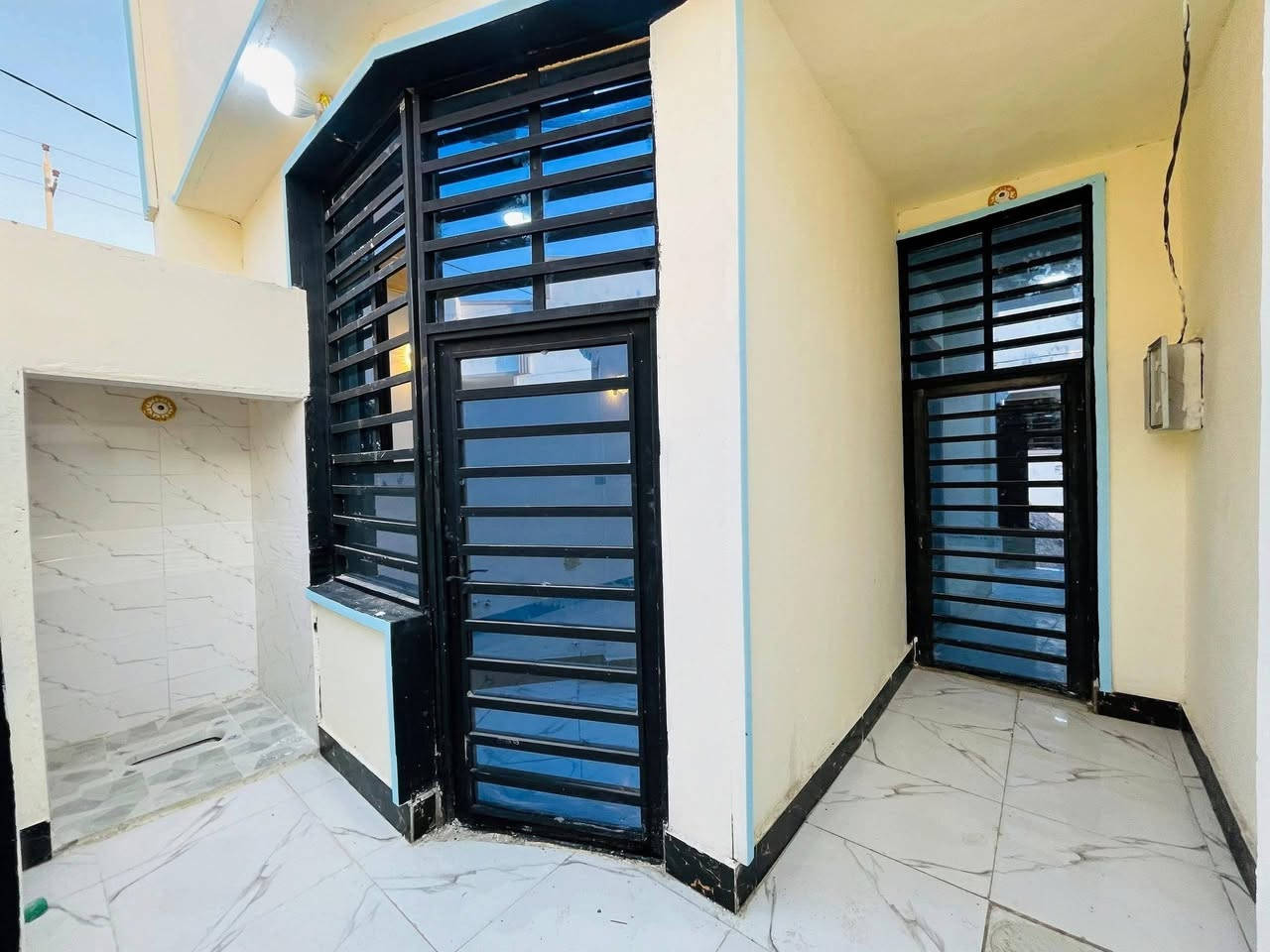 دور سكنيه للبيع  🏡 
ألمساحه 80 متر عدد 2
 #طابو_زراعي_سند_٢٥_أقرار_محكمه

بسعر 32 مليون #مع_المجال

غرفه/صاله/مطبخ/صحيات 2/استقبال/كراج /مكشوفه 
الخدمات🏡
ماء/كهرباء/سوق/مدارس/تبليط/انترنت ضوئي 
السطوح مزفته 
ابواب كامله تسكام
ابواب صحيات pps اصليه 

الموقع 🏡 ألنجف/شارع الصب عمود 317
للتواصل 📞
***********
***********
***********
