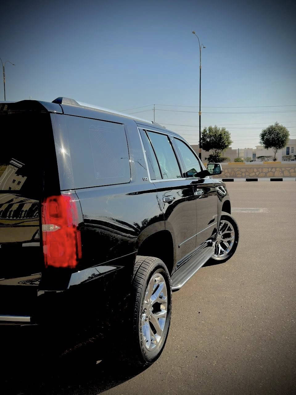 *تاهو موديل 2017 فئه( LTZ  ) خليجي فول
مواصفات ( مكفولة كفالة عامة ) 
⭕️ ملاحظة حالة السيارة ممتازة على وضع الشركة
# المواصفات  
ماشيه 85 الف كم حقيقي
حالة السيارة ممتازه صيانه 100% 
‎المواصفات:
‎فول مواصفات 1/1
4x4‎  8V 5.3 محرك 4
‎سلايد (فتحة قمارة)
‎كراسي جلد لون قرميطي
‎كراسي كهرباء
‎كراسي خزن(ميموري)
‎كراسي تدفئة+تبريد
‎كراسي خلفيه كهرباء
‎كراسي خلفيه تدفئة
‎تبريد خلفي شاشه
‎شحن الهاتف لاسلكياً
‎ثلاجة
‎ رادار امامي
رادار جانبي
نظام الحفاض على مسار السيارة
‏‎كروس سرعه
‎خمس بصمات
‎فول تحكم استيرن(جهتين امامي+جهتين خلفيل
‎استيرن كهرباء
‎استيرن تدفئة
‎شاشه عرض الأعطال 
‎صندوق كهرباء(شفط)
‎فتح صندوك تلقائياً عن طريق القدم
‎دبل گير(عادي+اوتوماتيك)
‎دبل حساس(امامي+خلفي)
‎نظام تحكم بمستوى الضوء الداخلي
‎مانع تزحلق
‎پدل كهرباء (تحكم كهربائي بالبريك و البنزين)
‎نظام فتح الابواب لاسلكياً
‎فورد ويل
‎شاشه اماميه كبيرة اصلية
‎كامره خلفيه 
‎تشغيل عن بعد
‎قاصة سرية
‎اشارة بالمري
‎مري كهرباء(شفط)
لايت LED
LED امامي
سيتم صوت ماركة BOSS
رقم بغداد 
مكان السياره ( الانبار - الرمادي ) 
السعر: ٤٠،٠٠٠ $ ( ٤ شدات ) 
للاستفسار الاتصال على الهاتف ( ***********)
