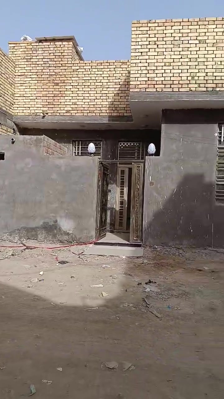 بيت للبيع 100 متر امامي رابع بيت عن الركن عن شارع 20 الرئيسي قرب المدارس الصينيه الابتدائيه والمتوسطه كافه الخدمات موجوده وسكن موجود بناء طابوك كونكريت مسلح غرفه وصاله وديوانيه ومنور وصحيات واستقبال البيت كامل جاهز للسكن ما بي اي نقص طابو صرف ثاني يوم المداور العنوان الكامل تضحيه نهايه الشارع العياده حي الكرامه السعر 107 رقم الهاتف ***********
