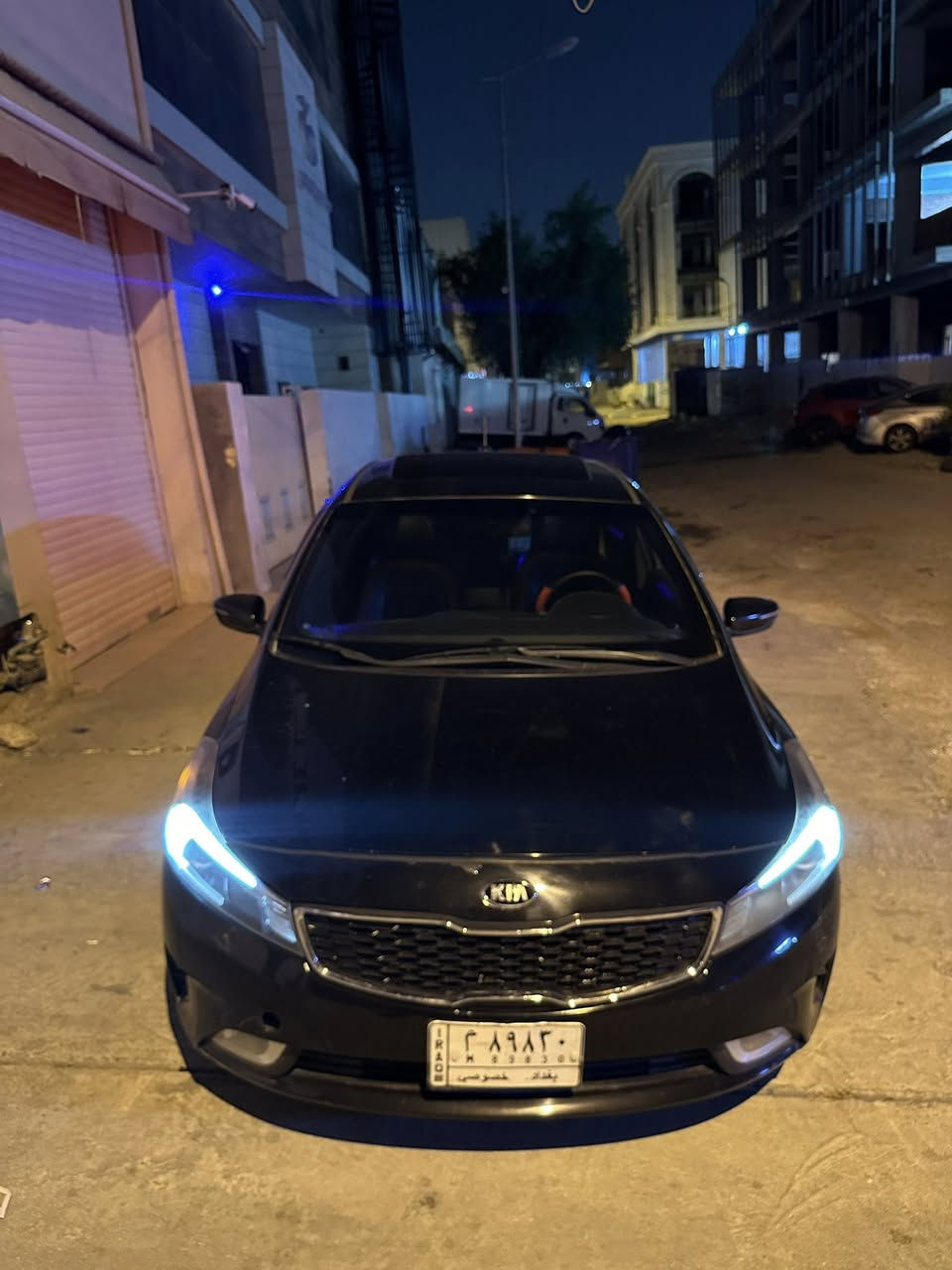 السلام عليكم للبيع كيا فورتي GT-Line S هاچ باك 2018 السياره فول مواصفات واحد على واحد بصمه شفتات ستيرن تدفئه تبريد كشنات داخل جلد فتحه سقف تخم تايرات جديد ويل جديد السياره حادثها فقط قبغ جنطه كير ومحرك مكفول السياره مابيها اي نقص ومكفوله من الصبغ والبارد 
للتواصل ***********
مكان السياره بغداد
