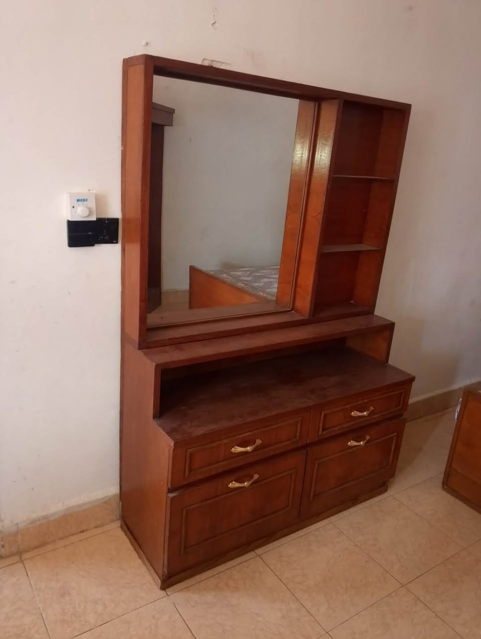 غرفة نوم صاج كلش نظيفة للبيع وبسعر مناسب جدا 
***********
