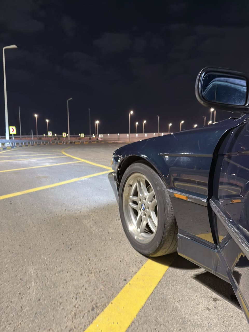 يدور نضيف بي ام للبيع السياره 8سلندر  باسمي رقم دولي بغداد كير مكينه حداده طوبه تبريد  شغالل وثلج باتري جديد ماي راديتر اصلي كشنات جلد كهرباء تخم تاير غرفه بلكارتون مصبوغه جماليه فقط بدون ضربه السياره ترايك لبغداد كلها شغاله وكلها بلاد لا تقارنها بلمهجومات  (سعرها 90) وبيها مجال حك الجيه فقط  مكاني بصره حيانيه ورقمي ***********
