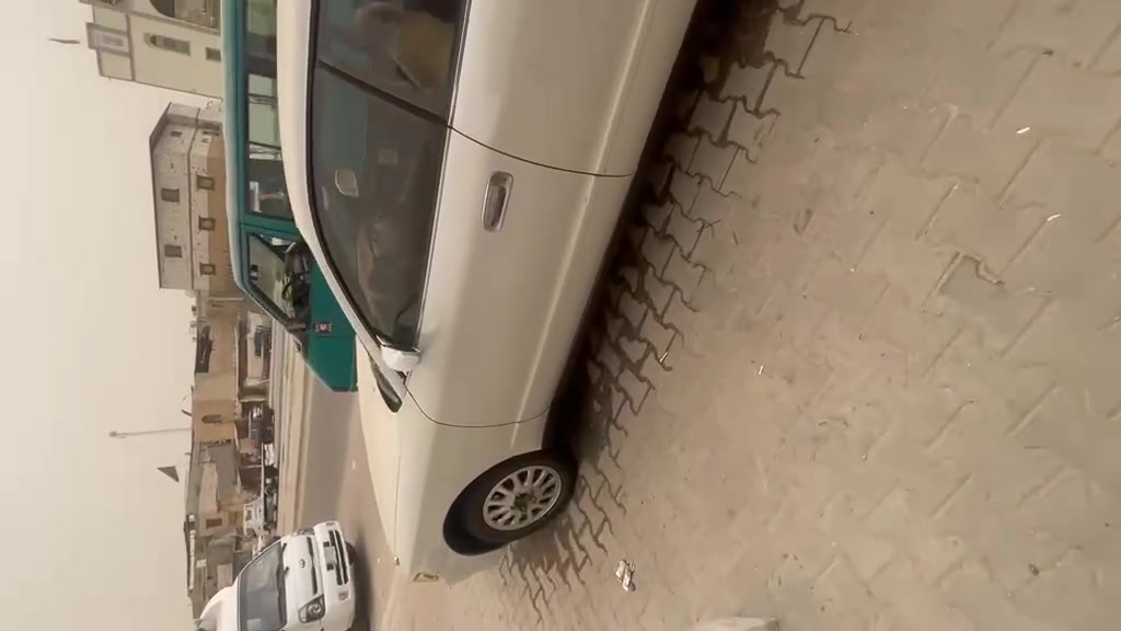 السلام عليكم
شيزر البيع 
مكينه كير توه شادهن بل كارتون 
حداده حلوه 
مشبوغة صبغ حلو قمارتها تخبل 
لا كص لا نقل كفاله من كل شي 
تحويل ثاني يوم 
ضفيره من الطول الطول شغاله 
سنويه منتهيه رقم قادسيه م شروع وطني تحويل بل بصرة 
عليها غرامات ٣٠٠يطيحن من السعر 
٤٥
للاستفسار ***********
العنوان البصرة شط العرب الجزيره
