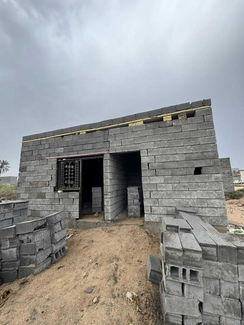 مساحة  دار 100 هيكل سعر 28
سلام عليكم بيت لبيع هيكل2غرف منام صاله كلش جبيره مطبخ حار وبارد ديوانيه موقع شط العرب باب الهوى منطقه رابعه اتصل ***********
