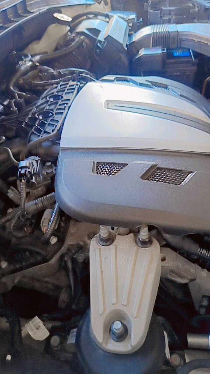 السلام عليكم
سورنتو 2019 خليجي ✅✅ 
مكفوله كفاله عامه من لشخط ولرصعه ✅ 
سياره بيها جاملغ خلفي ونص من الباب الخلفية جهة الصدر عدا مكفول من كلشي سبير ما نازل كراسه باب البيت🔥 

فول مواصفات 1/1 

1-بانوراما 
2-شاشه كبيره 
3-كشنات كهربائي 
4-صندوق كهربائي 
5-سبعه راكب 
6-ثلاث قطع تبريد 
7-عدسه كاميرا 1 خلفيه 
٨- حساسات امامي خلفي 
٩- كشنات تبرد تدفئة
11-مكينه 3600 
12-سايد بريك ( بصمه) 
13-لد ضوئي 
14-تحكمات ستيرن _درايف مود_سمارت مود_سبورت مود
15-شحن ذاتي 
16-منفذ شحن لاسلكي 3 

وبعد بيها مواصفات هواي 🔥 
سياره جديده جداً دينار ميحتاج تصرف عليها  
رقم بغداد
السعر ٢٤٥ ورقه وبيها مجال🔥 
السياره بأسمي شخصياً 
مكان السياره  كربلاء طويريج 
بيه سونار قبل اسبوع سويته من المندلاوي
للأستفسار ***********📞📞
