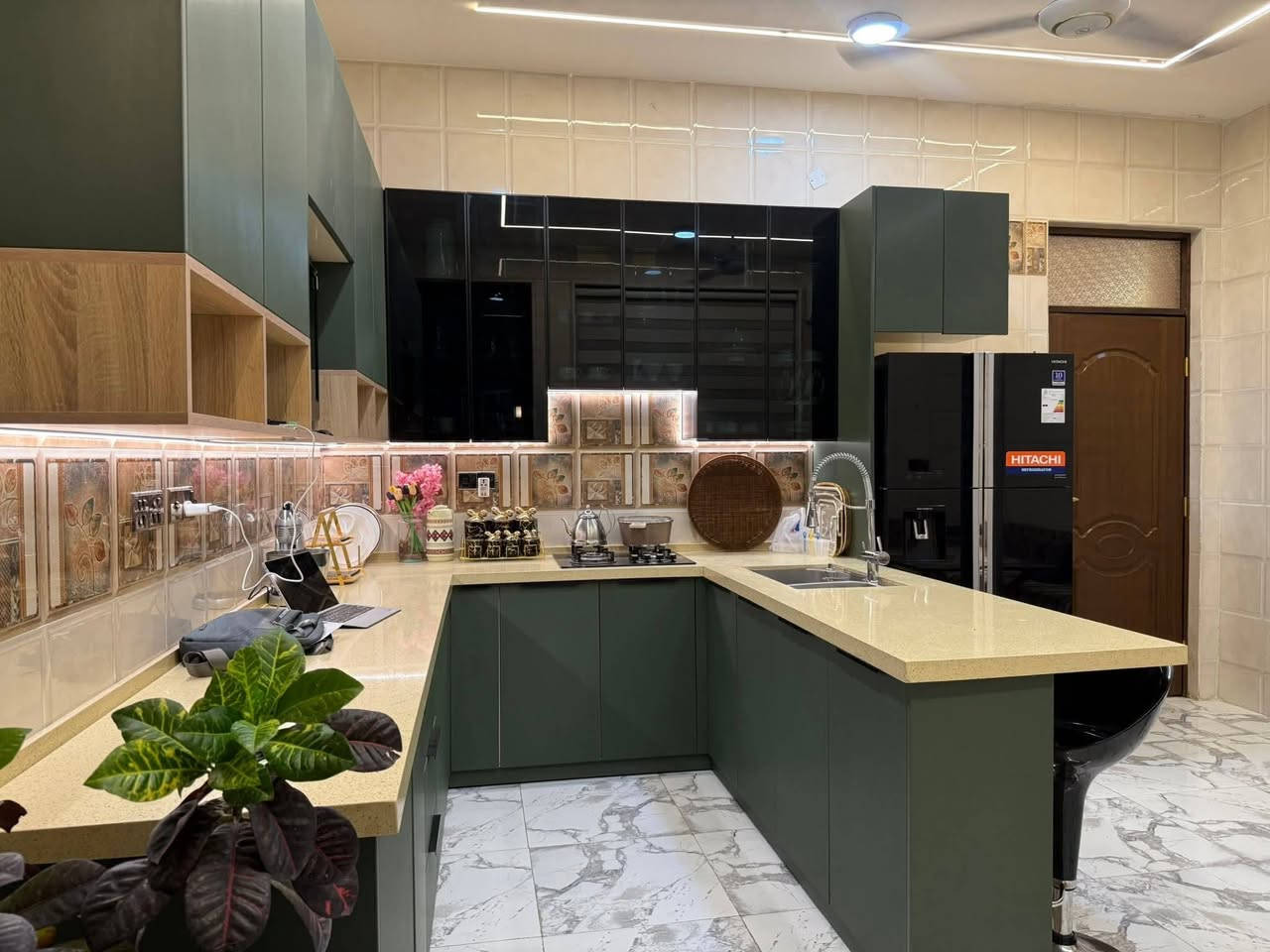 🏠 / دار للبي مساحه ٢٥٠ م طابو زراعي سند 

               واجهه ١٣ م / نزال ١٩ م 

🧱 بناء حديث درجه أولى 

طابق واحد/ مطبخ . أستقبال . هول . غرفتين . مجمع صحيات . كراج . حديقة . بيتونه 

🌎 الموقع / حي الصحه قرب كازينو مارينا 

للأستفسار أكثر مراجعة مكتب 
#عقارات_أراضي_بابل_الخضراء للمقاولات العامه والتصاميم الهندسية
 
🔸في حال عدم الرد نرجو ارسال رساله على الواتساب
 .
شارع ٦٠ .. عمود ٣٠٠ .. مقابل أستدارة علي بقلي 
الشيخ حازم 
وسام محمد 
أبو حيدر / ***********
