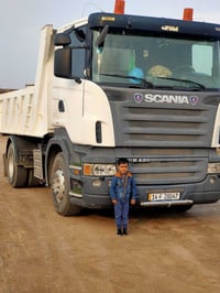 سكانيا موديل 2005 اصل أربع خطوط كفالة رقم انكليزي طخم تاير جديد كهربائ...