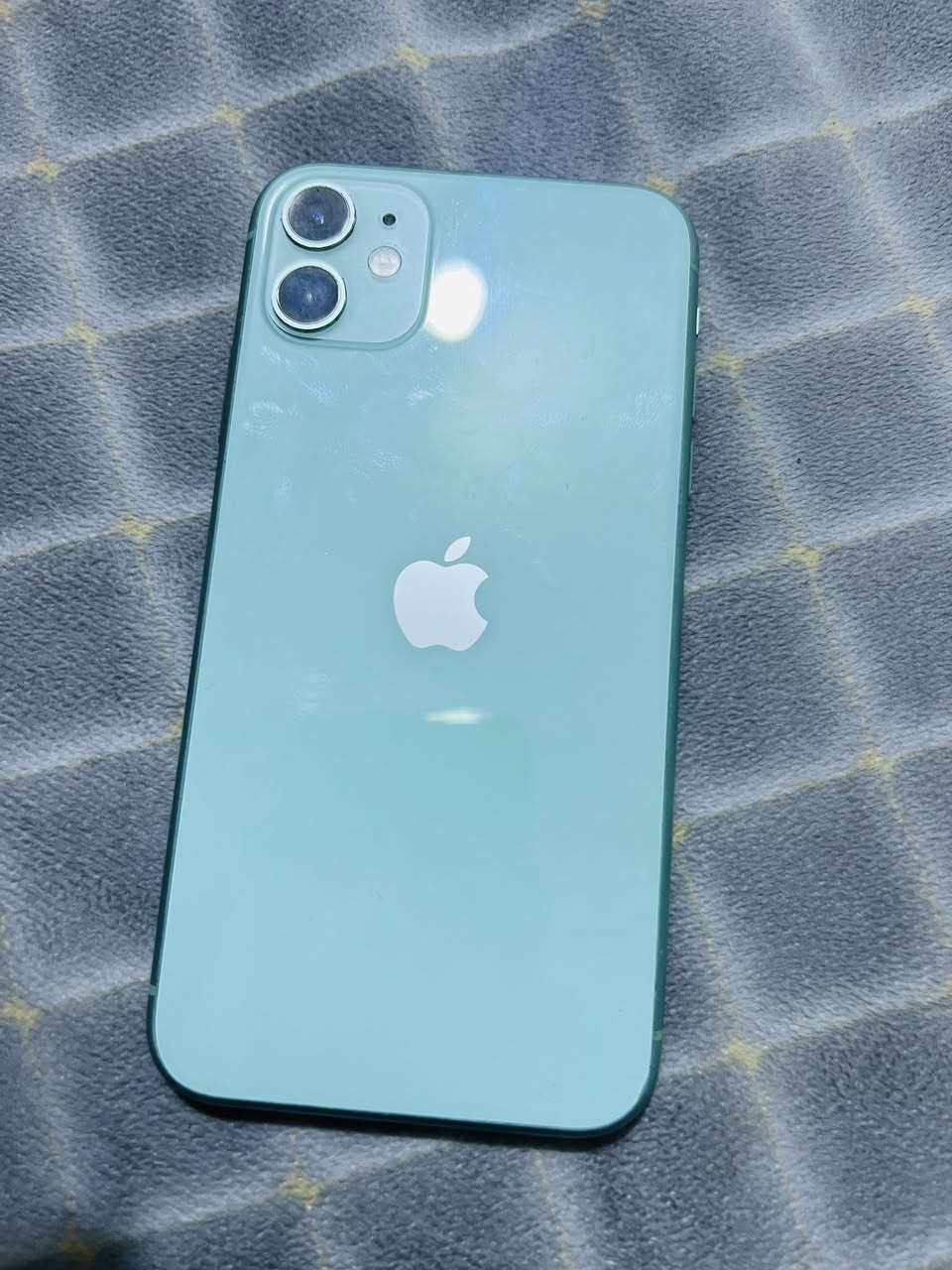 ايفون 11 عادي جهاز كلش نضيف ومكفول البطاريه 72 العنوان بغداد الدوره ***********
