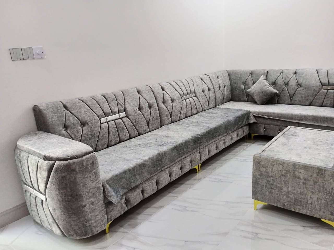 🛋️ تخوته ودواوين – شغل واحد وراحة وحدة

✨ موديل تركي جديد | جودة عالية | ذوق راقي

💰 التخوته:
▪️ نفر: 135,000 دينار
▪️ نفرين: 250,000 دينار

🔹 الدواوين (جديد وتجديد):
▪️ الجديد: 75,000 دينار للمتر
▪️ التجديد: 50,000 دينار للمتر
(تغيير فصال + سفنج + قماش)

🚚 توصيل علينا داخل الموصل
نستلم الديوان ونرجعه مجدد
والجديد يوصلك لباب البيت

📍 المكان: الموصل – سومر – حي الصحة – مقابل دوميز
📞 كورك: *********** | 📞 آسيا: ***********
