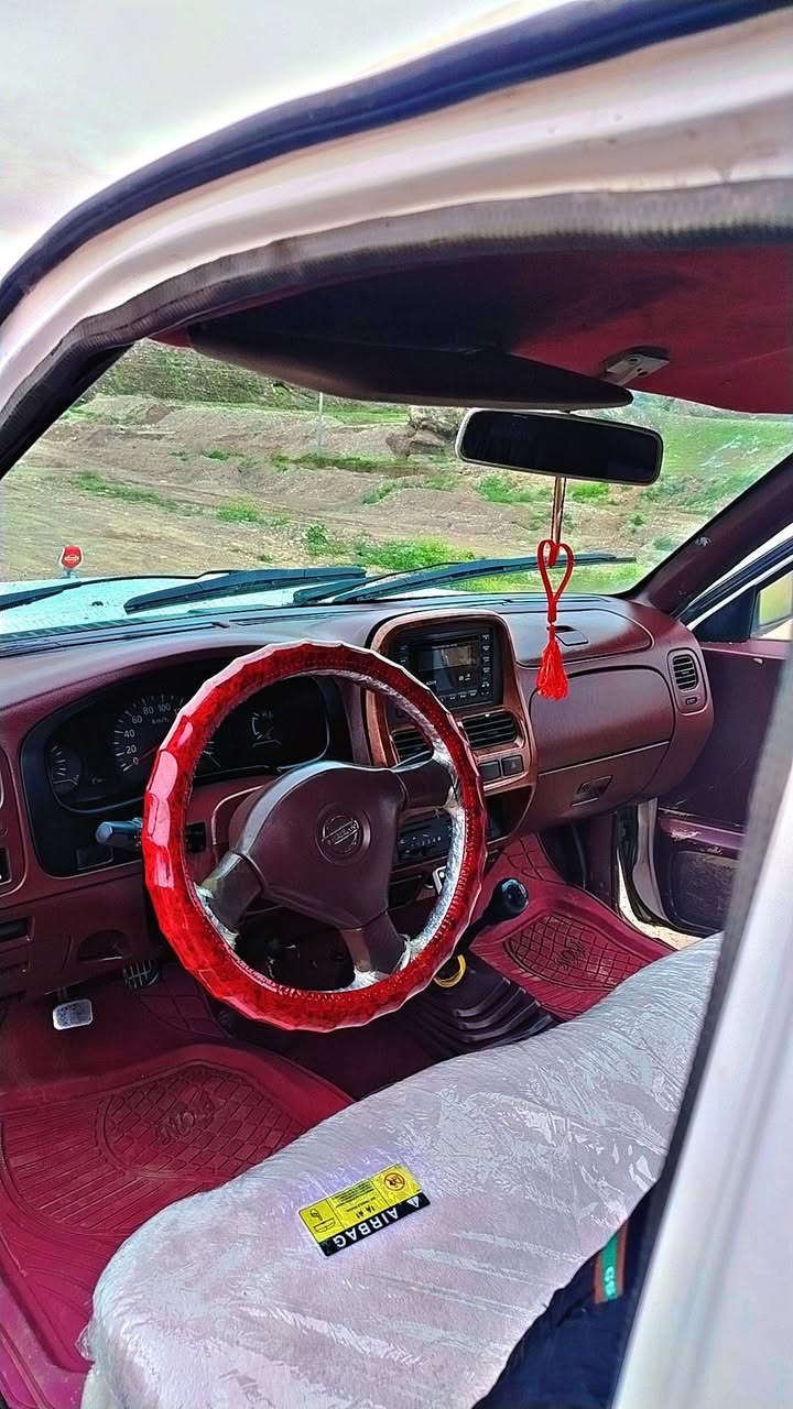 نیسان مۆدیل 2007 پێنج قولاو ڕەقەمی تاکو 2031تازەیە حیزام بۆیاخە تەبریتە باوەڕە ناو سورە تایەی لۆکە مەکینەی لۆکە گێر بەشەر ئەکسل بەشەر مەکینە بەشەرت یاک نوقسانی تیا نیە ناوێی فول جوانکاریە موشتەریت ***********
