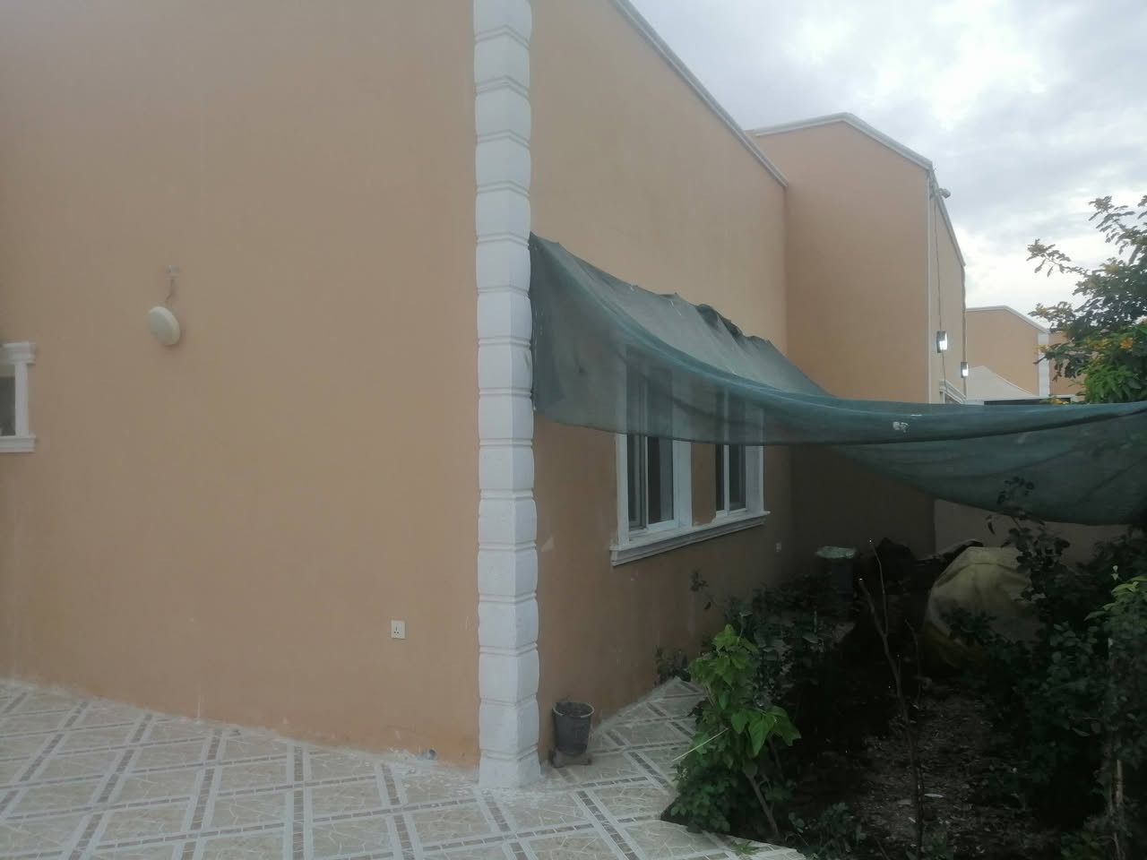 يوجد بيت للرهن في مجمع الزهراء السكني في الديوانيه مساحه 200 م الاستفسار الاتصال على الرقم***********
