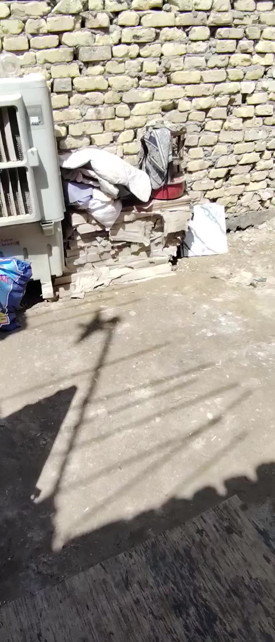 السلام عليكم دار دار مساحه 180 متر البناء كامل غرف وراء ماما سقوفات استقبال طارمه مثل ما موضح بالتصوير الشارع تبليط بالباب المكان ام حازم قريه الميثاق التواصل والاستفسار على هذا الرقم المكان اصلاح زراعي***********
