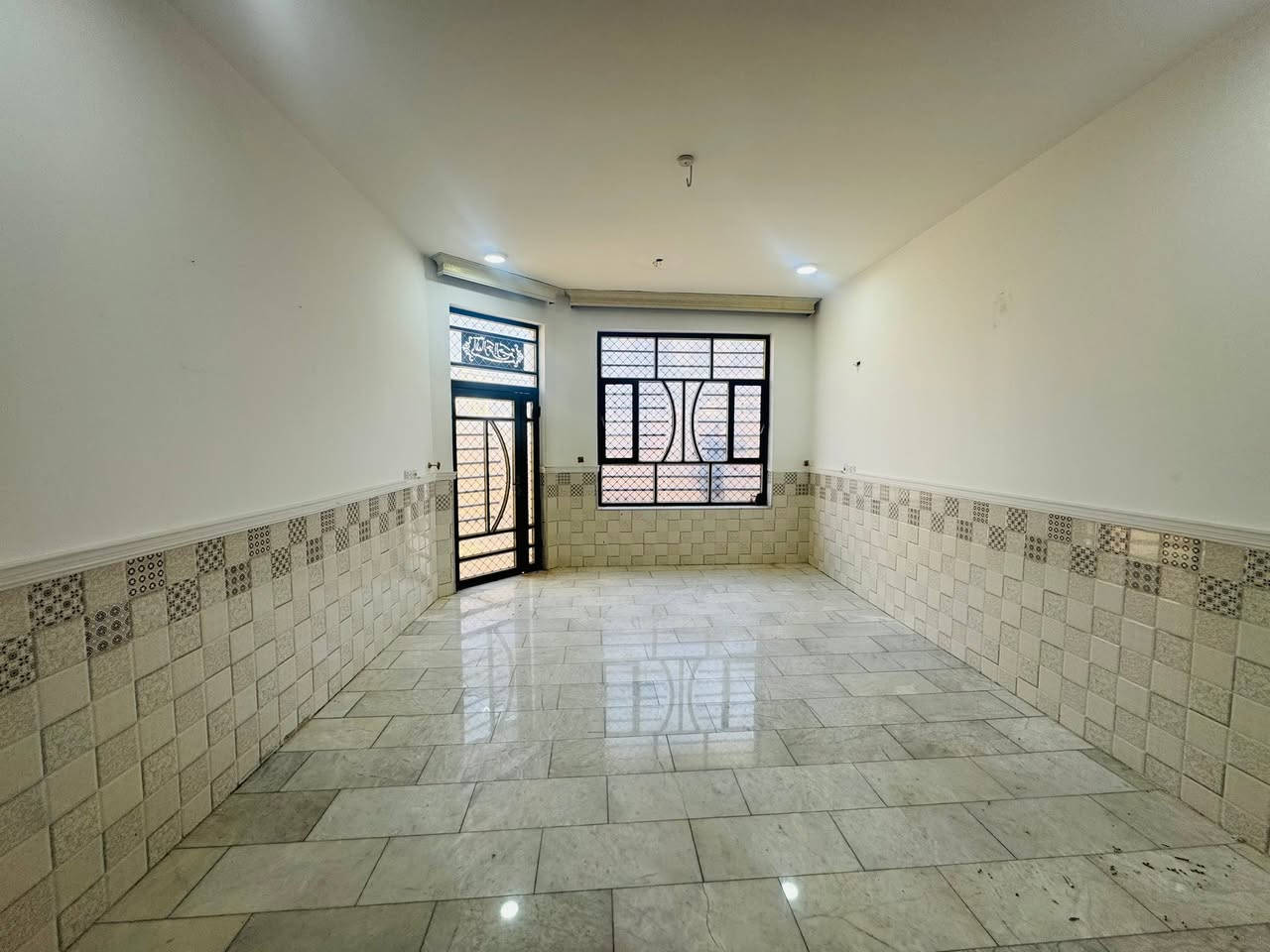 🏠دار للبيــــــــــع
بنـــــــــاء حـــديـــــث فـٓــــــارغ 

🌏فـٓــــي شــــــــارع 80 محيــــــــزم 4 قريب من الشارع العام

________________

المساحـــــة // 200م #طابـــو #مــــلك #صـــرف 

الواجهـــــــة //10م

النـــــــــــزال //20م

________________

🏗️🧱#الطابــــــــــــــق #الأرضـــــــــــــي

غرفه وصالــــــــــة وهـــــــــــول ومطبـــــــخ ومجمــــــــــع صحيــــــــــات داخلـــــــــي وخارجـــــــــي وگـــــــــــراج ...

🏗️🧱#الطابــــــــــــــق #الثانــــــــــــــــي

غرفتيــــــــــن وهـــــــــــول ومجمــــــــــع صحيـــــــــــات ... 

________________💲

للأستفســـــــار عــــــن السعــــــــر يرجـــــــىٰ تـــــــرگ تعليـــــق (السعـــــــــر) #وسيتــــــم #الـــــرد #خــــاص 

________________💲

#مكتـــــــــب

            🏗️🧱أمــــــــلاك بابــــــــل للعقـــــــار🧱🏗️

#الكائــــــــــن

🌏شارع_الكرامة_قرب_الضريبة_مقابل_التخطيط_العمراني

***********

         ***********📞☎️📞***********

                         

_____________________________________________
