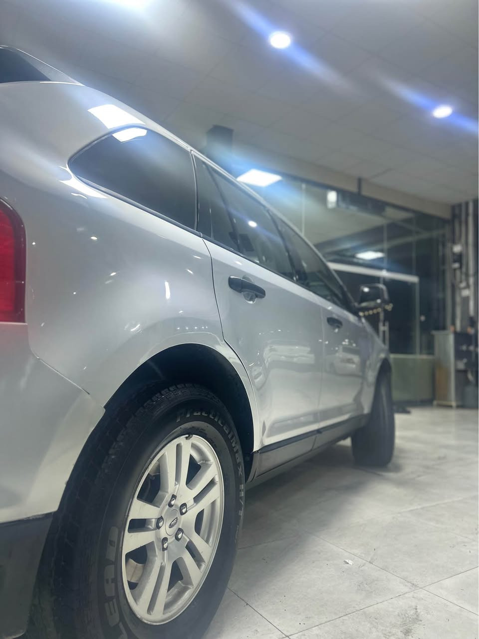 ‏Ford edge 
‏‎-شةش پستون V6
-رةنگ سلفر
ئەکسل Auto 
موديل 2011
شاشە گةورة 
شاشە android 
تبريد ئیش دەکات
‏‎-تەبرید مەرکەزی
گیر تۆماتیک 
-كاميرا
باقی هەمووی بەشەرت. 
2پارچەی هەیە بێ ژۆرێ پێش و پشت کەپسە قنجیشی نیە 
-چوار تایەی تازەی لەسەرن.
‏‎نرخی:  82 $وەرەقە و کەمێک معامەلەی تێدایە و ١٠ وەرەقە غەرامەی لەسەرە لە سعری دێتە خوارێ واتا 72 وەرەقە صافي 
-شوين/ هةولير
رقم موبايل ☎️ ]
 ***********
*********** أربيل, العراق
