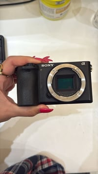 Sony a6500 سوني  وعدسة 16-50 ملم الكت لينس مالتهة فتحة متغيرة   وعدسة ...