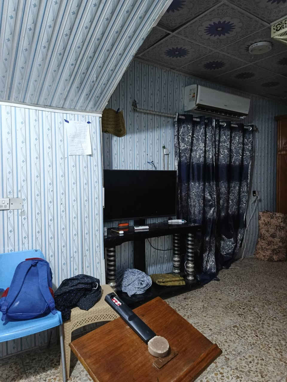 بيت مساحته ٢٧٥ حديقتين وطرمة وحمام واستقبال ومطبخ و غرفتين الطابق الاول والطابق الثاني غرفتين وحولي وحمام وسطح وسطح ثاني رقم الهاتف***********
