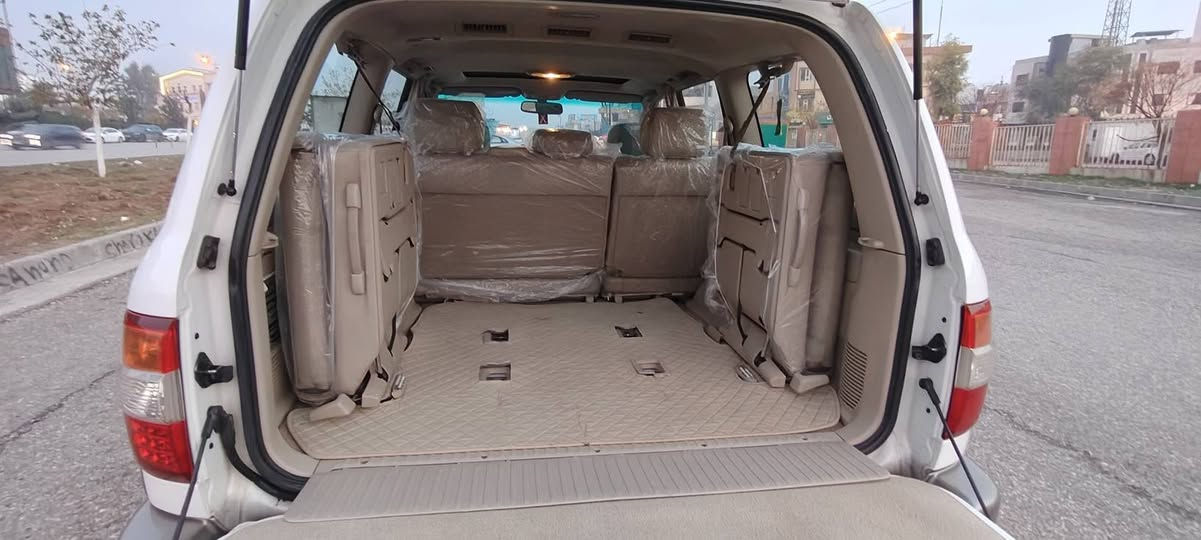 تویتا لاندکروزر مدیل ٢٠٠٦
سیارە مکفولە عامە 
١٨٠الف ماشی
فول مواصفات دیفلوک
گیر محرک بشرط 
سنویە هزه جدیدە بشرط تحویل 
مکان سلیمانیە
رقم تلفوون:
***********
***********
سعرها ٢١٠مجال
