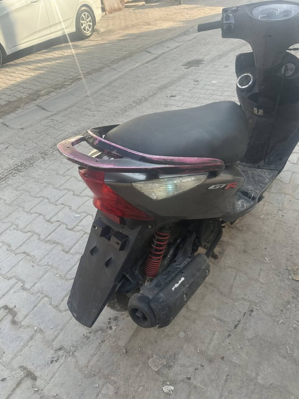 السلام عليكم دراجه ثعلب كوم حديد كايمه كورها تعبان يحتاج تبديل والدراجه نضيفه السعر 300 الف وبيها مجال العنوان بغداد الحريه رقم الهاتف *********** بي واتساب
