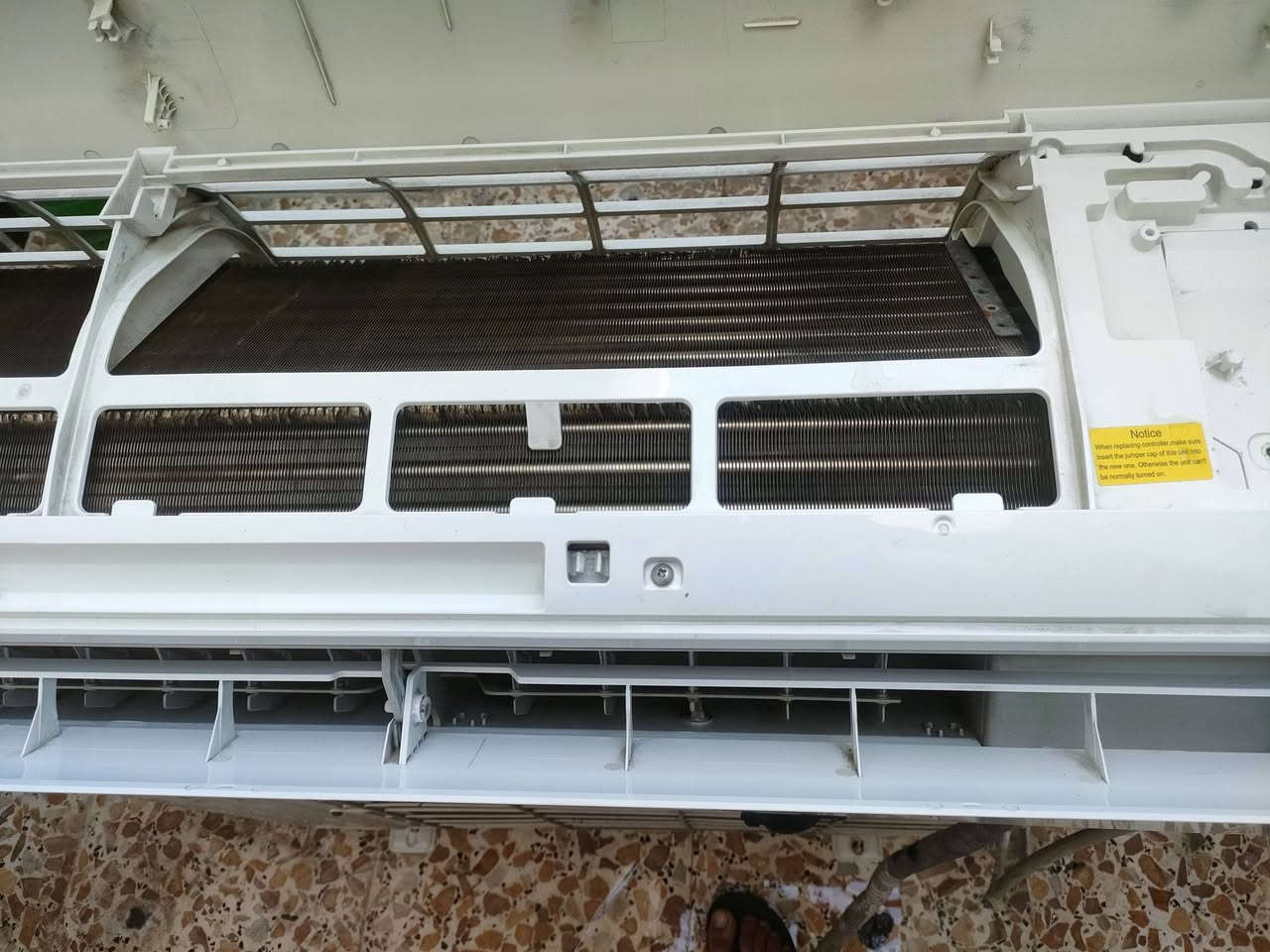 السلام عليكم سبلت للبيع 2طن نوع توسوت بلادي تدفئة تبريد غاز 410 بدون تصليح كامل مع البواري  المكان بغداد مدينة الصدر السعر 475 ضمان 10ايام الاتصال ***********
