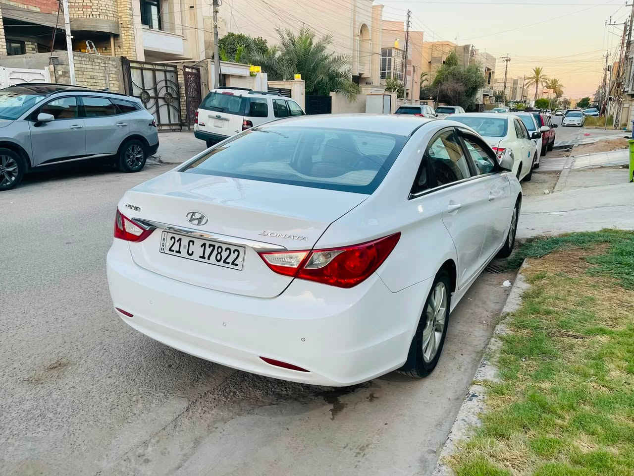السلام عليكم سوناتا 2012 خليجي ابيض 2400
باسمي بيها باب خلفي صبغ موضح بلسونار مكان الغزاليه 
السعر 118 التواصل وتساب ***********
