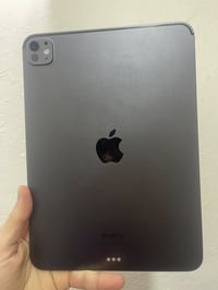 حساب ببجي مع ابياد 11 برو M4 ذاكره 256 بطاريه الابياد 89 نضيف  لفل الح...