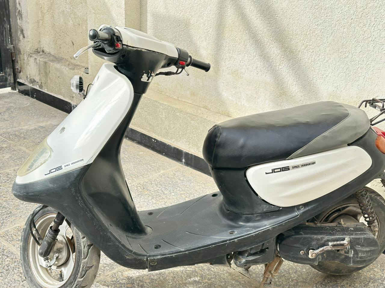 السلام عليكم دراجه 60 منغولي للبيع معروفه 
الدراجه نكره هندر وسلف كامله كلشي ماعوزه 
الدراجه مفتوحه بس مكينته تخبل شلع معدل 
المواصفات /
لايت عالي ناصي 
هورن 
اشاره يمنه يسرا 
جنطه جبيره 
قفل اكسن وستير
سويج عدد 1.
الدراجه نضيفه كلش السعر (350) وبيه مجال للطيبين للتواصل (***********)
