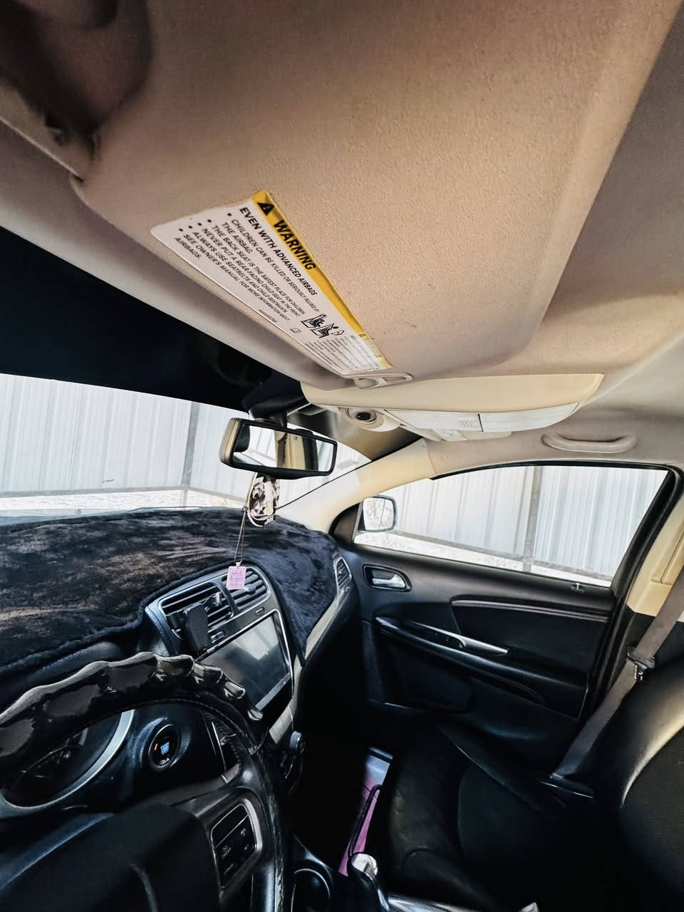 السلام عليكم
دوج جورني 2017 بغداد الدولي الأنكليزي السيارة باسمي

فئة كروس رود.. 

محرك 6 سلندر شادلها چارجر حاوية نضافة 100‎%‎

لون سلفر

كشن كهربائي

تحكم ستيرن 

شاشة كبيرة

دواخل جلد

7 راكب

تبريد ثلاث قطع ، شاشة

كامره + مثبت سرعة

تخدم تايرات جديد

حدادية جيدة … لايت زنون
السيارة :- تقرير

منظومة تبريد وماء وراديتر … مراوح امامية كهربائيات شغالة كلها …سيارة جاهزة
للتواصل:- ‭0781 238 8715‬
            :-  ***********
المكان الناصرية -المركز
