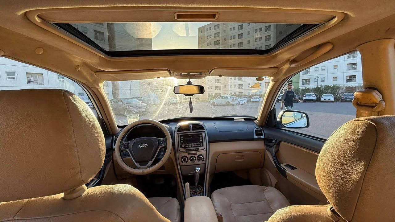 شيري تيكو
موديل ٢٠١٣ 
محرك ١٨٠٠ 
كيري كهربائي 
كهربائيات كلها شغالة 
تدفىة بلكشنات 
حساسات خلفية 
كير ومكينة زينات شوي بيها خشونة بلمكينة بس لا تبخير ولا تنقيص 
بيها جاملغ ودعامية مبدل واضح بلمنشور  ومعجون ما مصبوغ هم واضح بلصور وبيها مكانات خياس 
رايدها ب 48
رقمي ***********
