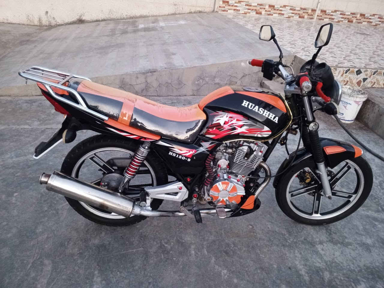 يا الله دراجه هيوشه للبيع موديل 2023اوراق منفيس بدون كمرك دراجة مال جناي ربع ماتحط  عليه السعر 850وبي مجال للشراي ولمو شراي لا يعلق ويكسر بحلال العالم مكاني الرمادي هذه رقمي للتواصل ***********متواجد عل خاص
