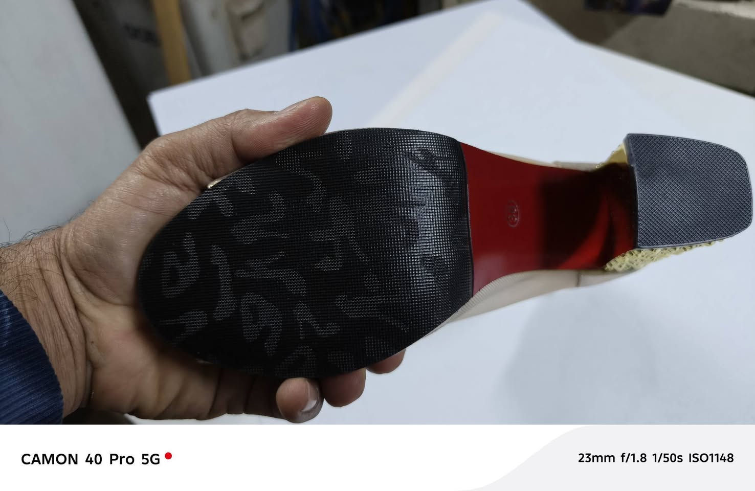 حذاء جديد غير مستعمل صياس ٣٨موديل حلو ومرتب ينغلق بالسحاب
السعر ١٠ 
المكان القبله


**إذا كنت صاحب هذا الإعلان وتريد حذفه لأي سبب، رجاءا أرسل رسالة إلى الدعم الفني**