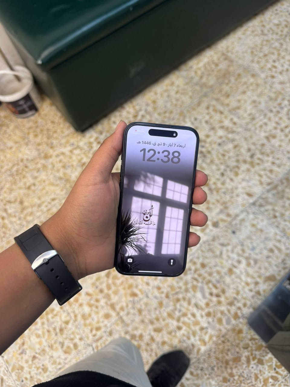 ايفون 15 عادي
ذاكره 128  بطاريه 87 جهاز وتربروف مممفتوح 
جهاز نضيف مثل ما موضح بصور كارتون مع كيبل موجود اصلي سعر 700بي محل حك جيه عنوان بغداد الجديدة ***********

