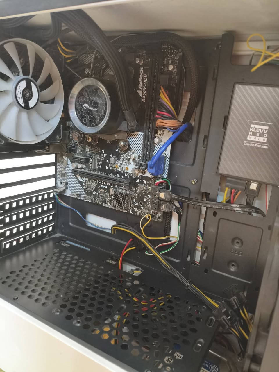 السلام عليكم  
حاسبة للبيع نقص رامات وكارت فقط
R5 3600
B450
مبرد مائي
Ssd 128 GB
Hdd 500 GB
PSU 600 WATT
كيس بي مروحتين
السعر 315 الف قفل
مكاني موصل وعندي توصيل


**إذا كنت صاحب هذا الإعلان وتريد حذفه لأي سبب، رجاءا أرسل رسالة إلى الدعم الفني**