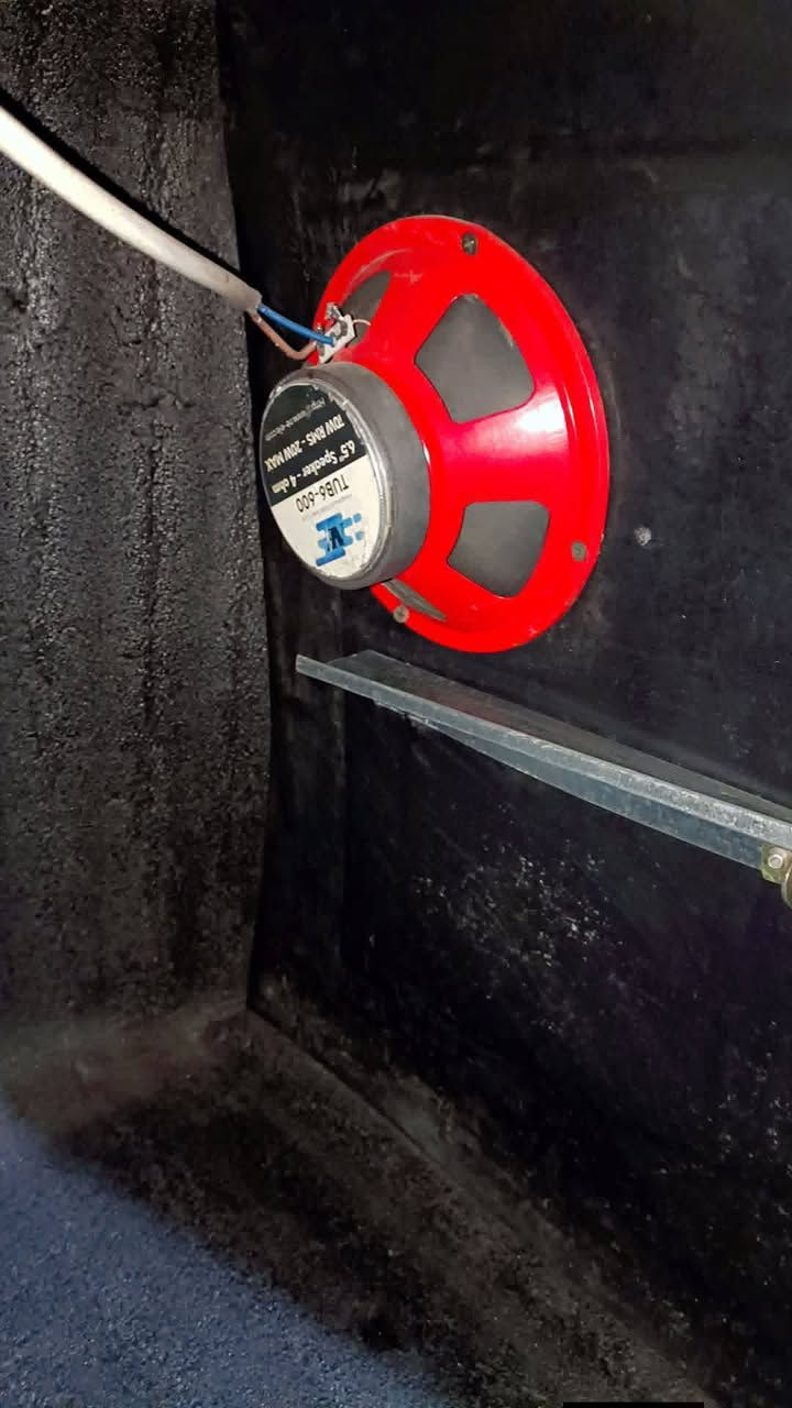 سلام عليكم شباب صندوك كامل بي سمعات او تجوة كمل غراض اصليت وخارطة جديدة اصلية للبيع  75كمل علي 125الف والله العظيم مكاني بغداد الحبيبية *********** اليفيدة يخبرني او مراسلة
