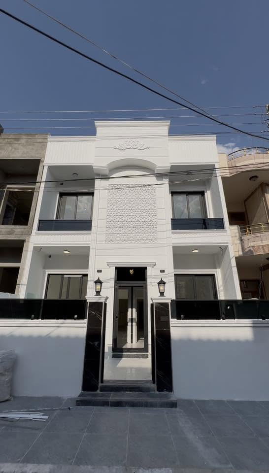 خاني بو فروتن اسفل زركا 
مساحه 150 متر 
واجيهه غرب 
صفر فول فول 
سعر 17.30$
***********
***********
