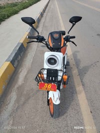 دراجة شحن R9 خمس بطاريات نظيفات و كهربائيات شغالة وبلتوث كلشي شغال وشر...