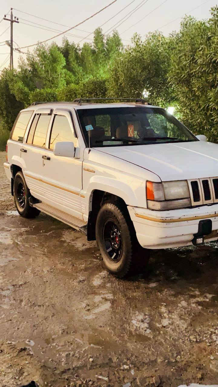 السلام عليكم للبيع جيب موديلها 1995رقمها بغداد الدولي الجديد تحويل مباشر محركها محور بطه 2500 كير محرك جديد لوك مال حاويه تخم تاير جديد حداديه خير من الله السياره مكانها بغداد ابو غريب سعرها 55وبيها مجال قليل الاتصال بهاذه الرقم *********** وغير متواجد عل فيس اماكن حته عل خاص
