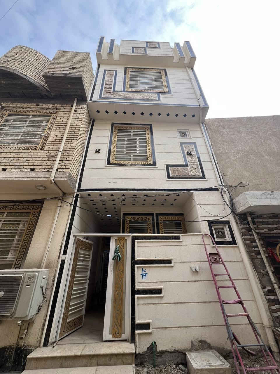 السلام عليكم 🤝

بيع المستعجل بسعر مناسب كل هذا جمال 130 مليون✅

دار للبيع المساحه 50 متر ✅✅

3طوابق  بناء طابوك جمهوري بناء درجه اولى ✅✅

3غرف نوم الفديو يوضح كل التفاصيل الدار🈴🈴

العنوان كربلاء خلف ميثم التمار ⛩️⛩️

بدايه عكد بليبل من طرف باب بغداد ⛩️⛩️

الدار يصلح سكن او حسينيه ✅✅

كافه الخدمات متوفره ماء وكهرباء ومجاري 💯💯

للأستفسار آكثر الأتصال على أرقآم التأليه 
0️⃣7️⃣7️⃣2️⃣5️⃣9️⃣8️⃣1️⃣9️⃣4️⃣5️⃣ابو باقر
0️⃣7️⃣8️⃣0️⃣8️⃣9️⃣9️⃣8️⃣8️⃣1️⃣8️⃣

0️⃣7️⃣7️⃣1️⃣9️⃣8️⃣0️⃣8️⃣1️⃣6️⃣5️⃣ابو علي 

وكذالك نستقبل جميع العروض لديكم في كافه مناطق كربلاء المقدسه 🈴🈴


**إذا كنت صاحب هذا الإعلان وتريد حذفه لأي سبب، رجاءا أرسل رسالة إلى الدعم الفني**