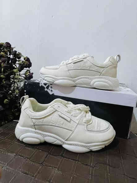 احذيه نسائية ✨

❞  ( كُل القطع سعرها 8000 فقط ) 
❞    متوفر توصيل فقط 

📍للاستفسار اكثر دز الصوره بالخاص وراح يوصلك اذا القياس اللي تريده متوفر او لا
ويكون الحجز عن طريق الرقم اتصال واتس// *********** 

📌ملاحظه:- الاحذيه كلها جدد مو باله
