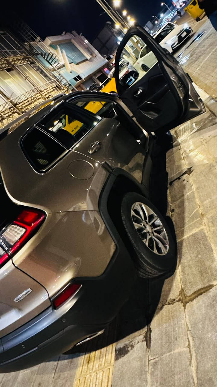 🚘 جيب بزون 2019 فور ويل  لايتود
✅ محرك 2000 تيربو
✅ الممشى: 107 ألف كم
✅ حدادية خير من الله
✅ تبريد ثلج
✅ رقم بغداد جديد (مشروع وطني) بااسمي 
✅ تايرات جديدة
✅ إدامة كاملة 
✅ السيارة نظيفة جداً واستعمال شخصي

🔹 حادث خفيف  وتم إصلاحه بشكل ممتاز، ضرره بالعراق فقط بجانب السائق يم يده الباب دحجه صغيره  عند الحافة.
🔹 دواخل السيارة وبديها نظيفة جداً ومال جناي.
🔹 السيارة جاهزة ولا تحتاج أي مصروف.

💰 السعر: 135 ورقة للاستفسار ***********

