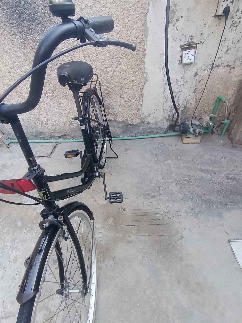 السلام عليكم يا الله بيسكل بناتي للبيع حجم26 نضيف كلش مال بيت ومتروك مانطلع بي ابد ولهاذه السسب اريد نبيعه. مكانه بغداد الامين الثانيه السعر 90وبي مجال للطيبين لاستفسار *********** واتساب فقط
