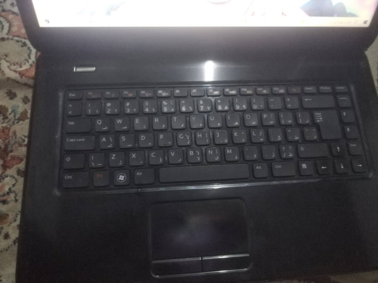 السلام عليكم لابتوب للبيع مواصفات 
رام 6
ذاكرة 250
باقي المواصفات بشاشة
بيها هاذ الخط البسيط مأشرلكم عليه 
سعره 100 بيها مجال بصيط 
***********
