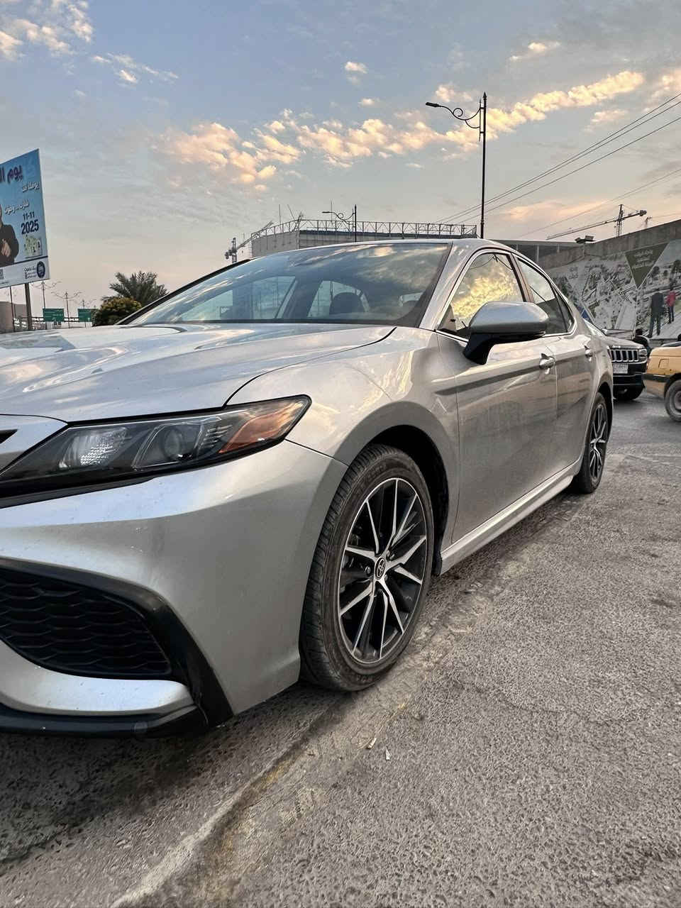 تيوتا كامري موديل (2023)SE
( المواصفات  )
لون السياره (فضي لامع)

ماشية38

شاشة جبيرة. 

نضام car play + AUTO ANDROIOD

نضام خرائط وانترنيت 

نضام ABS

كاميرا دوارة

اوتو هولد 

كشن كهرباء 

منافذ شحن 

شفتات استيرن 

اشاير بالمري الجانبيه 

كشنات جلد اسود 

دركه جلد اخياط 

تحديد مسار

نضام مانع تصادم 

رادار امامي 

لايتات زنون عدسات عالي وناصي 

جي بي اس 

نضام نورمان ايكو وسبورت 

نضام مانع انزلاق   

محرك 2500 المرغوب مكفول هو والكير

(ملاحظة) ضرر السياره تبديل قبق جنطه وملاونين كلش قليل الجاملغات. 

(ملاحظة) كفالة مكينة كير لغد شاصي حوض الجنطه سليم

السعر ٢١٥$ وبيها مجال للشراي

***********
