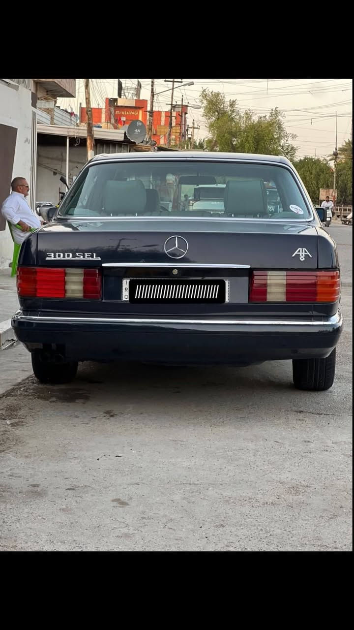 سلام عليكم 
مارسيدس 300S رئاسي (الباب الطويل)
بدون ضربة وحادث 
موديل 1988
محرك بلادي 6 سلندر  قبق اسود 
تبريد+تدفئة على فحص شغال100٪
كهربائيات كلها شغالة 
كير+ مكينه خير من الله 
قواعد بلاديه لاتصليح ولا تعمير
حدادية صدر السيارة جديد واصلي 
كشنات نفخ كهربائيه شغاله 100٪
غرفه بلاديه مال شركة نضيفه من كل النواحي 
تخم تاير جديد
السيارة كلشي متصرف عليها جاهزه من الداخل والخارج
سنويه باسمي ثاني يوم تحويل 
رقم بغداد الدولي الجديد 
السعر (90)
مكاني بغداد (الأمين الثانيه)
اللاستفسار والسعر (***********)
