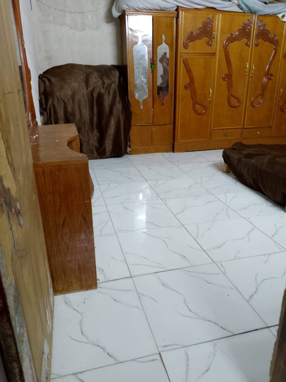 بيت للبيع 100 متر مربع العنوان حي البساتين ***********
