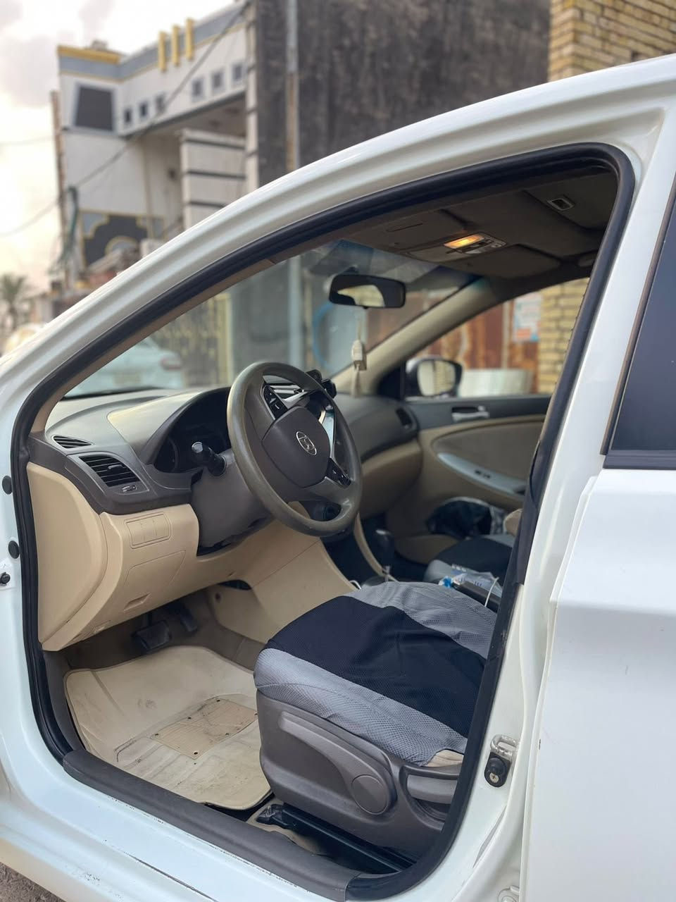 سلام عليكم اكسنت للبيع 
موديل 2013 الاتصال 
***********
